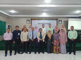 Ahmad Afandi Mahfud PhD menjadi narasumber workshop yang dilaksanakan di Aula STIE Syariah Bengkalis (foto/zul)